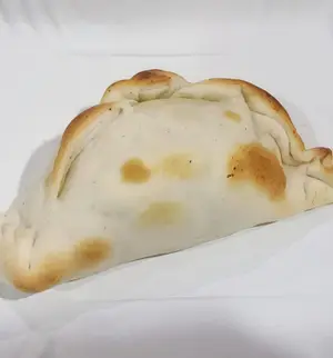 Empanada roque, apio y nuez