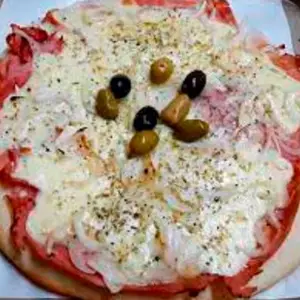Pizza fugazzeta con jamón