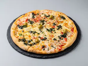 Pizza muzzarella y albahaca