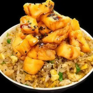 Arroz chaufa salmón