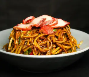 Chow mien cerdo rojo
