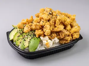 Sushi salad con pollo teriyaki
