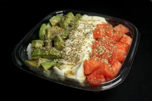 Sushi salad salmón