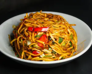 Tallarín pollo criollo