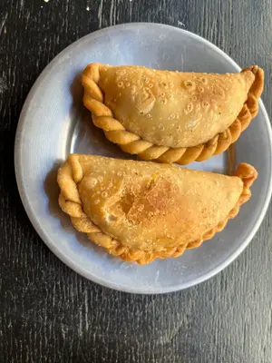 Empanada de jamónyqueso frita