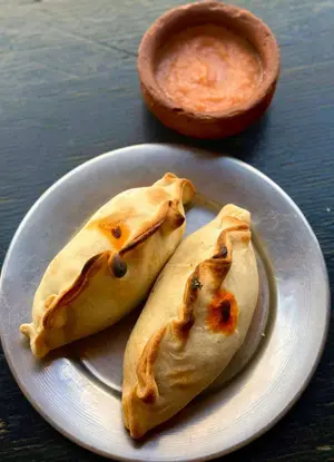 Empanada de pollopicante frita
