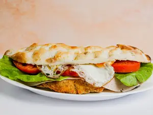 Sandwich suprema super con huevo