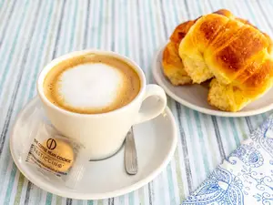 Café doble + 2 Medialunas