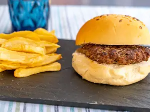 Hamburguesa simple con fritas