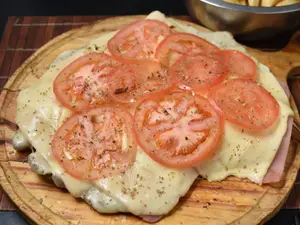 Pizzanesa napolitana + fritas