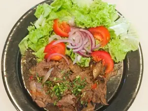 Carne a la criolla c/ ensalada