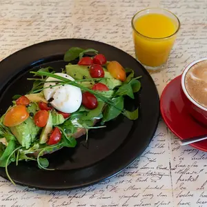 Desayuno 8 muyeres