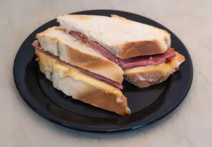 Sándwich tostado mixto
