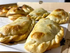 Media docena empanadas carne