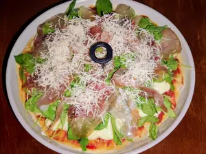 Rúcula y jamón crudo