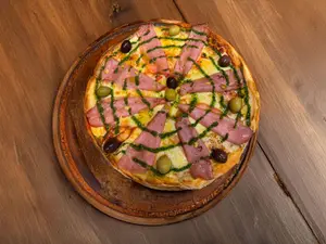 Pizza panceta y albahaca