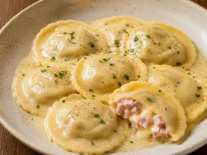 Sorrentinos de jamon y queso con crema