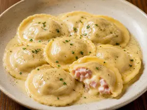 Sorrentinos de jamon y queso con salsa rosa