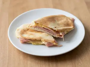 Árabe con jamón y queso