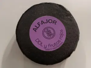 Alfajor de dll y frutos rojos sin tacc