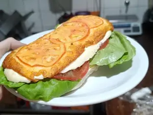 Sándwich de milanesa de ternera