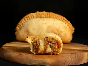 Empanada de vacío con provoleta