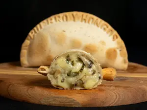 Empanada de puerro y hongos