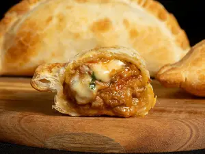 Empanada de matambrito a la pizza hojaldre