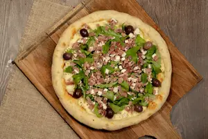 Pizza de rucula con jamon grande