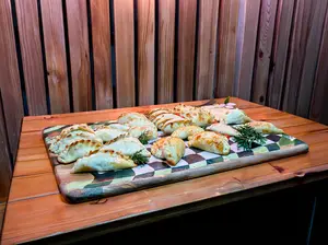 Empanada de jamón y queso