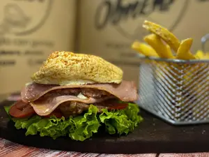 Jyq, lechuga, tomate y fritas