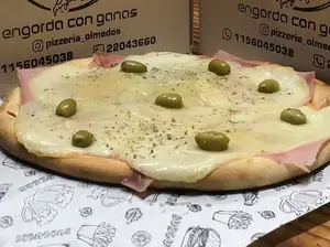 Pizza provolone con jamón