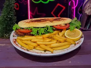 Sándwich mila lechuga tomate