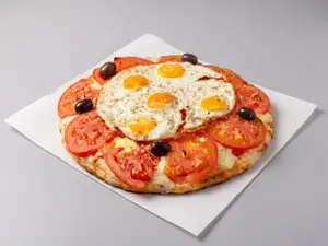 Pizza De Napolitana Y Huevo