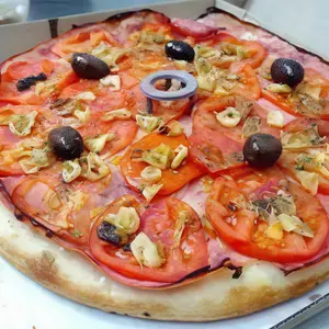 Pizza napo con jamón