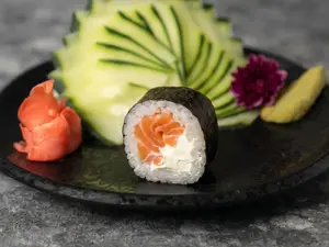 Maki roll salmón