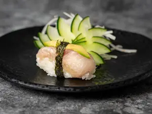 Nigiri lenguado y palta
