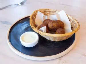 Dips falafel y tzatziki