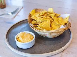 Nachos con Hummus