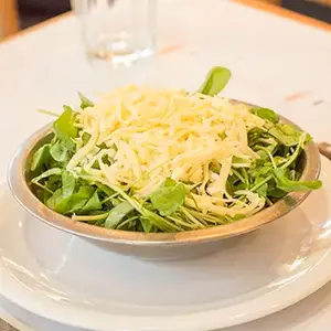 Ensalada de rúcula y parmesano