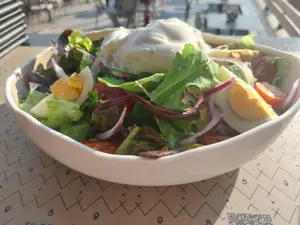 ENSALADA POINT CON BURRATINA