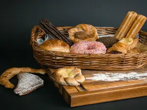 1 docena de facturas surtidas
