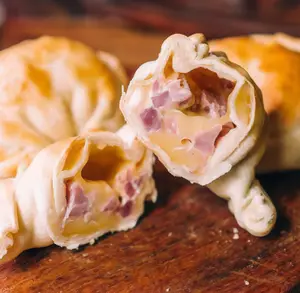 Empanada de Jamon y Queso