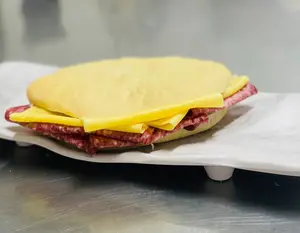 Arabe De Salame Y Queso