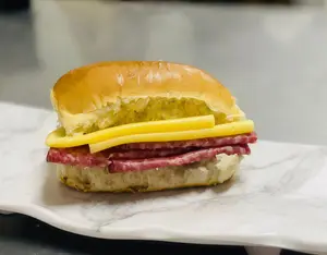 Pebete De Salame Y Queso