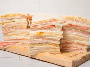 24 sándwiches de miga surtidos