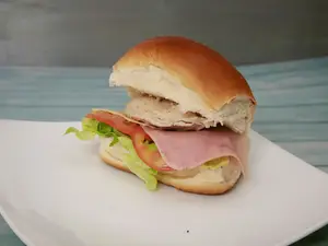 Pebete de pollo completo