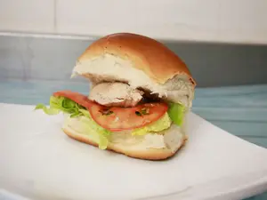 Pebete de pollo