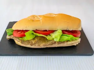 Milanesa lechuga tomate huevo