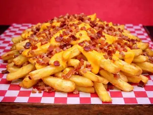 Papas grandes con cheddar